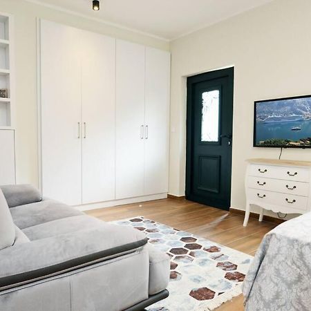 Apartamento Urban Escape For Two In Kotor Exterior foto